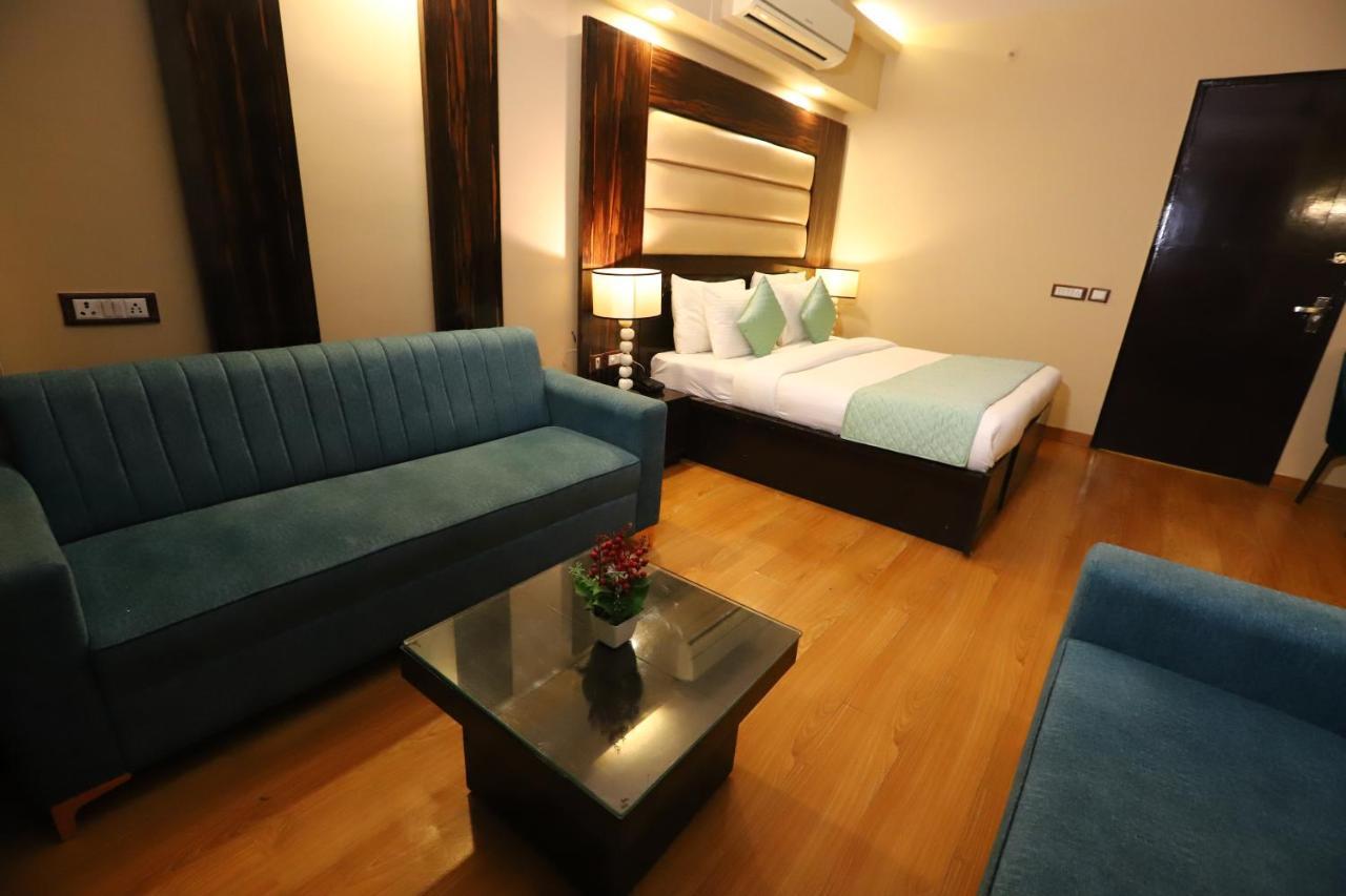 The Palm Spring A Boutique Hotel Naraina New Delhi Eksteriør bilde