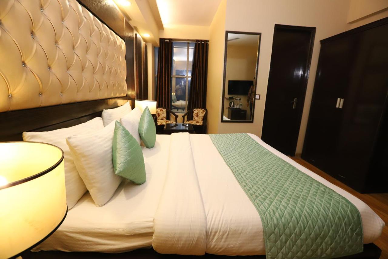 The Palm Spring A Boutique Hotel Naraina New Delhi Eksteriør bilde