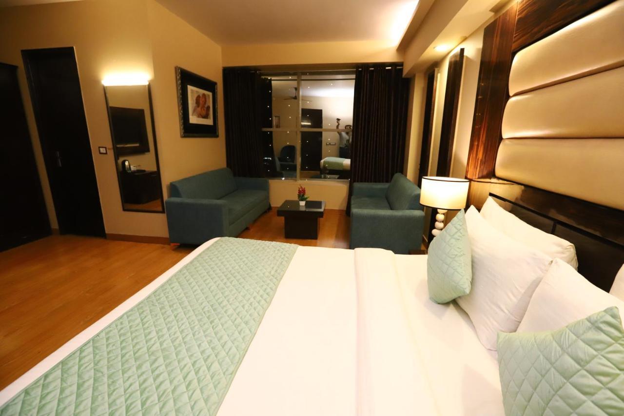 The Palm Spring A Boutique Hotel Naraina New Delhi Eksteriør bilde